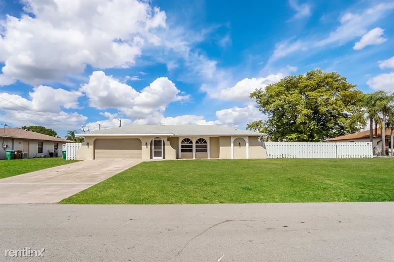 Primary Photo - 3 br, 2 bath House - 227 SW 33rd St UNIT