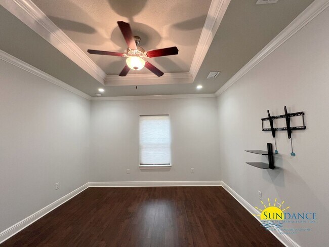 Foto del edificio - Stunning 4-Bedroom Home in Navarre, Just 3-Miles to Navarre Beach!