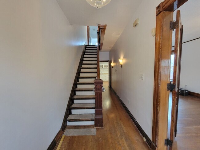Building Photo - 5 Bedroom Home in Central Allentown