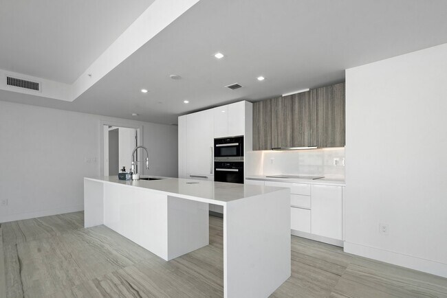 Foto del edificio - 730 N Ocean Blvd