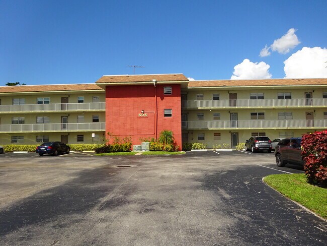 Foto del edificio - 605 S State Rd 7