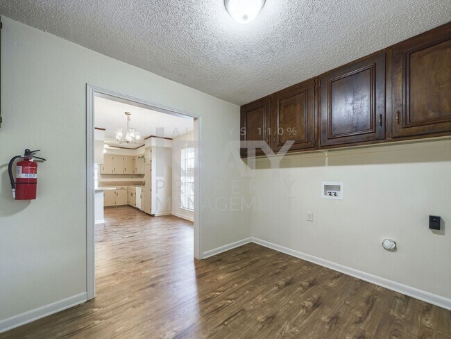 Foto del edificio - Beautiful 3 bedroom, 2 bathroom home avail...