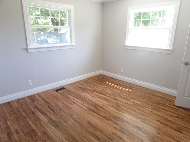 Building Photo - 402 Alexander St