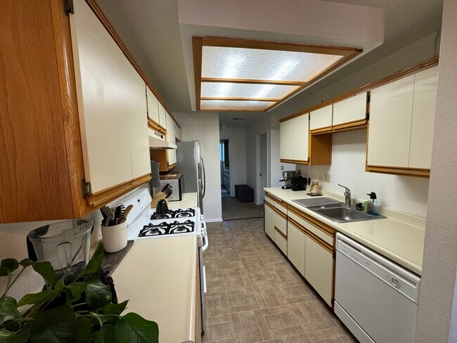 Building Photo - 45 Fisher Ct