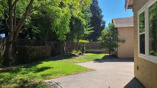 Building Photo - Single Story, Possible In-law or Great Hom...