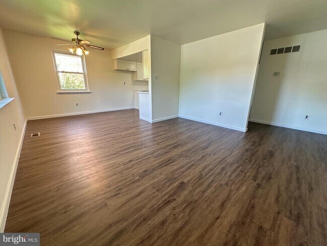 Building Photo - 5081 Defford Pl