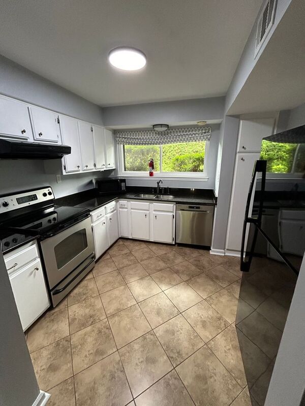 Building Photo - 103 Cambrian Way
