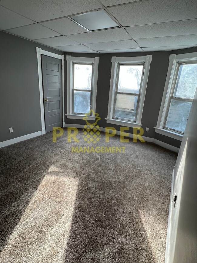 Foto del edificio - 3 bedrooms 2 full bathrooms