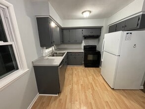 Building Photo - 2557 S 60th St