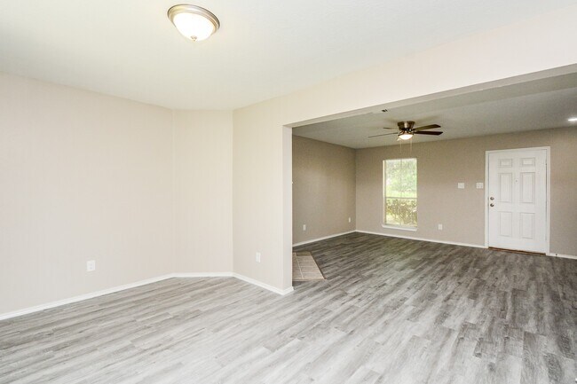 Foto del edificio - 8826 Pecan Pl Dr