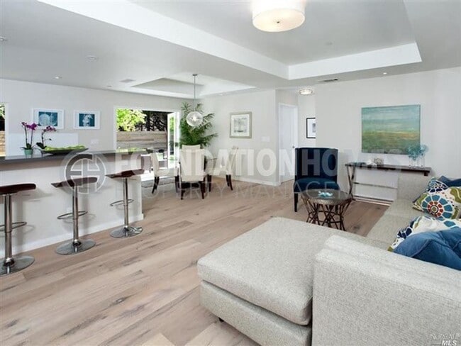 Foto del edificio - Remodeled 4BD/2BA in Prime Tiburon Locatio...