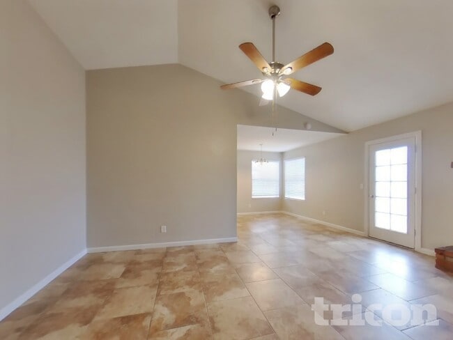 Foto del edificio - 6926 W Cameron Dr