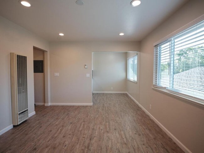 Foto del edificio - 1695 Whitwood Ln