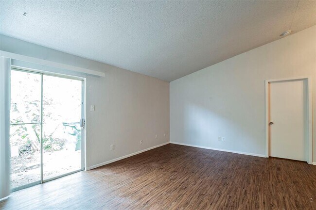 Building Photo - 514 Sierra Cove