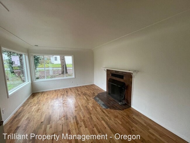 Building Photo - 2 br, 1 bath House - 1050 Cedar Way SE