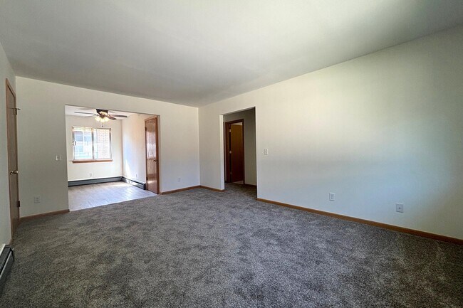 Foto del edificio - 2411 Brentwood Pkwy