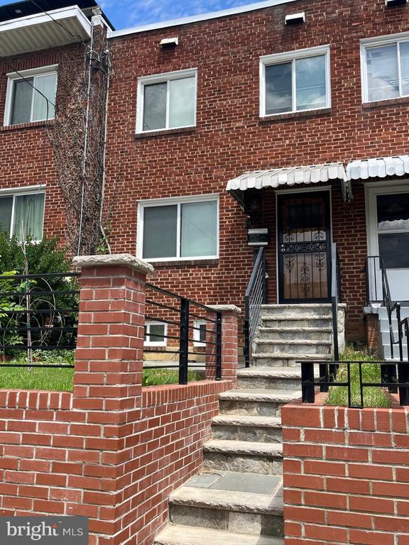 Foto principal - 1354 Adams St NE