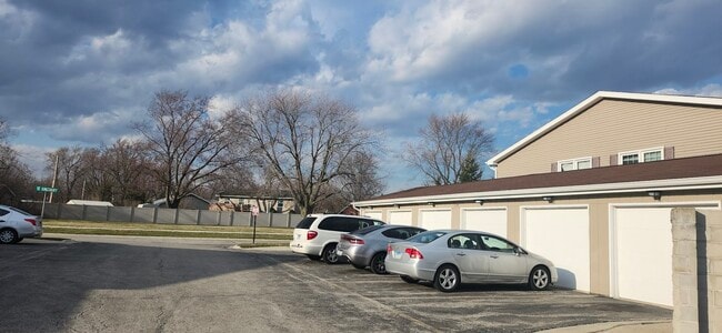Building Photo - 1309 Kingsbury Dr