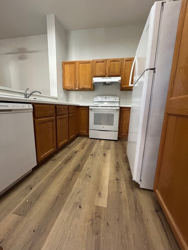 Foto del edificio - 1317-1332 Hillwood Blvd