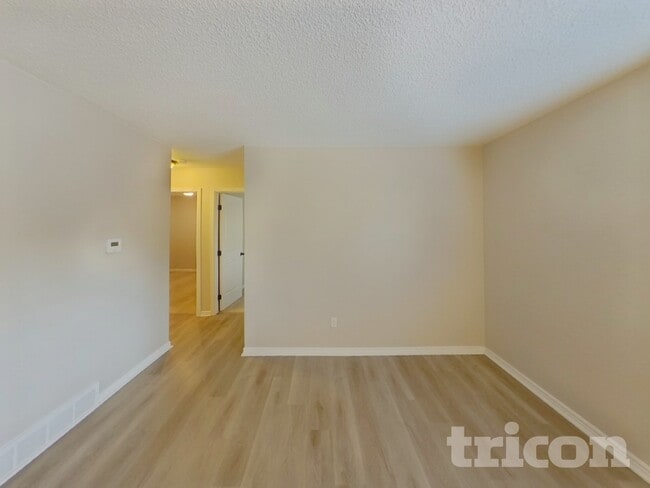 Building Photo - 6725 Defoe Ave