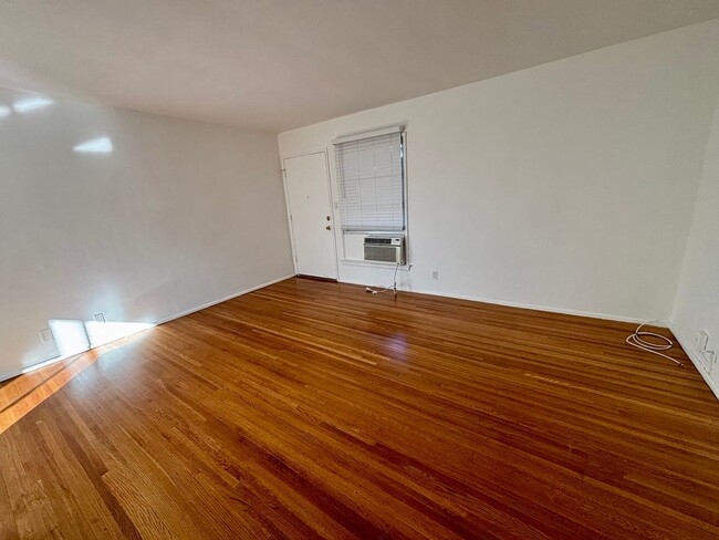 Building Photo - Victory, 1700-1702