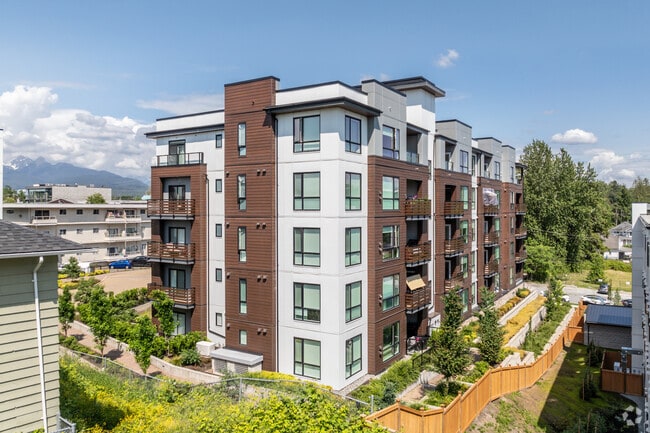 Building Photo - Sierra Ridge