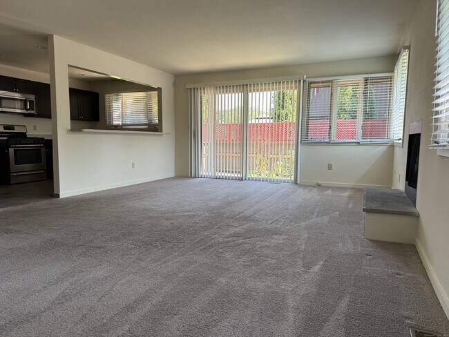 Building Photo - 124 Montoya Dr