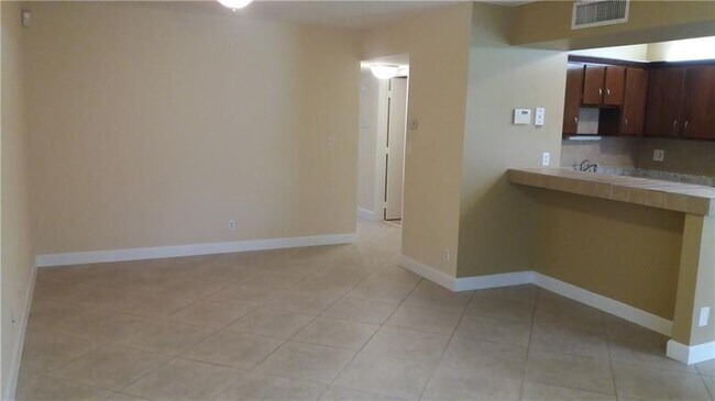 Foto del edificio - 5501 Courtyard Dr