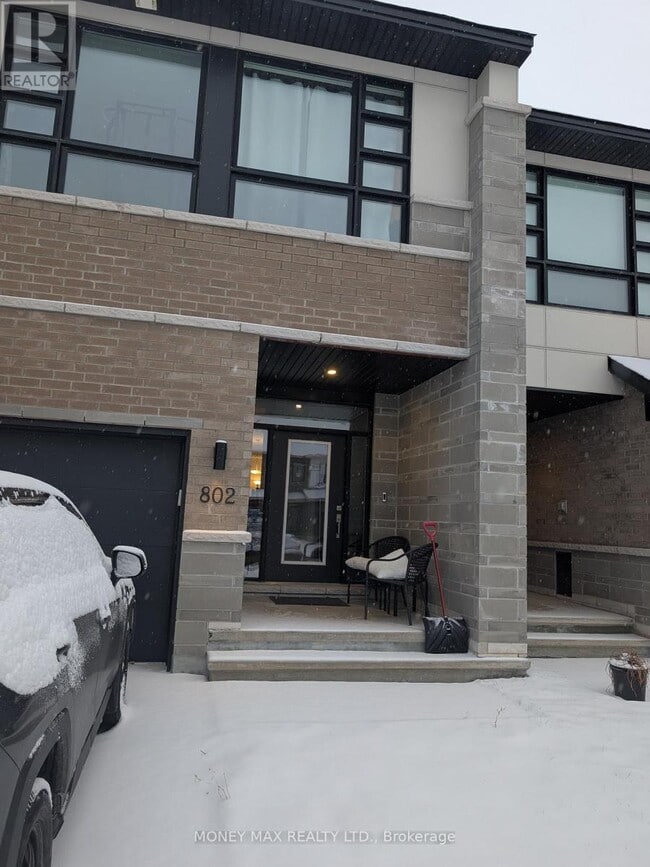 Building Photo - 802 Solarium Ave