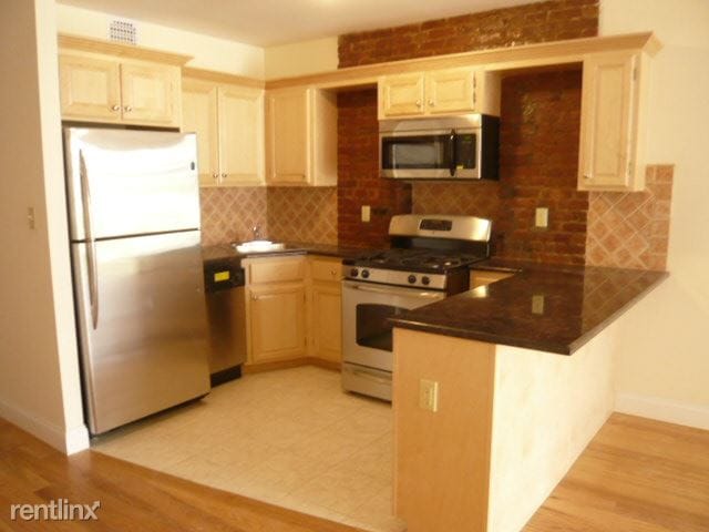 Building Photo - 320 W 102nd St
