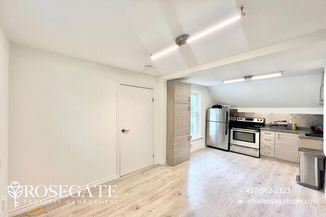 Photo du bâtiment - Cozy 2-Bedroom Unit in the Heart of London...