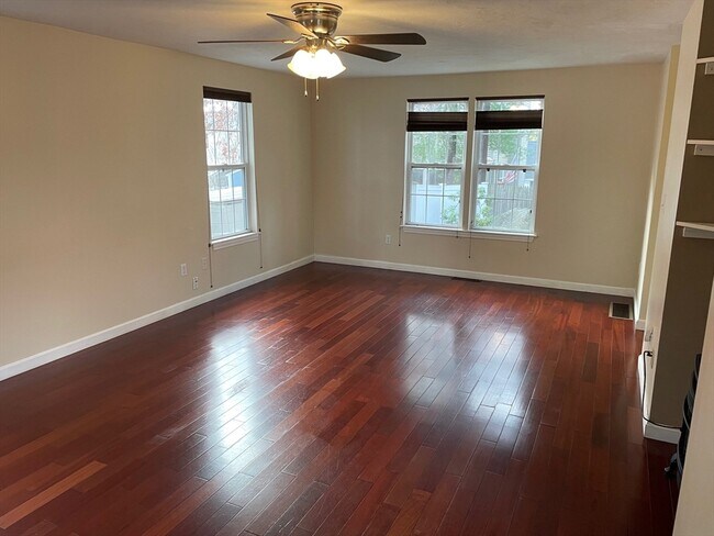 Foto del edificio - 16 Bowstring Way