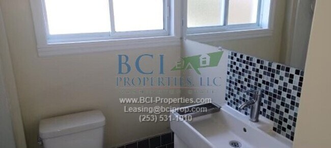Foto del edificio - 5503 112th St SW