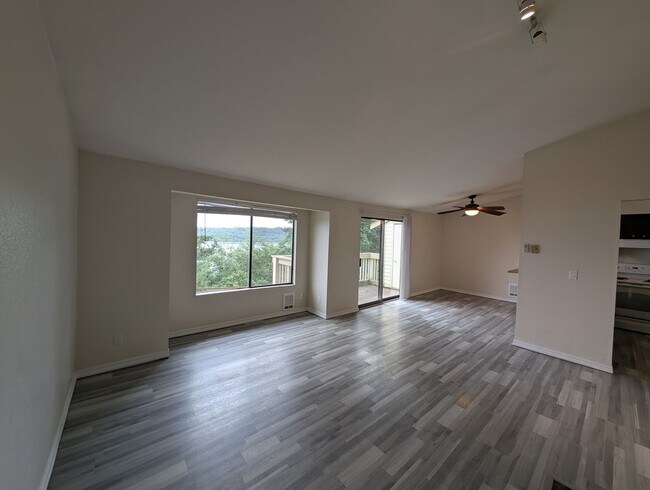 Foto del edificio - Water Views from this condo..