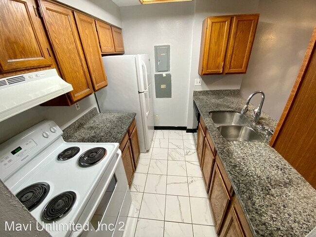 Building Photo - 2 br, 1 bath House - 14780 E Kentucky Dr #427