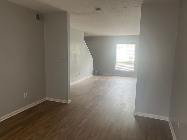 Building Photo - 3 Bed 2.5 Bath Townhome in Charlotte