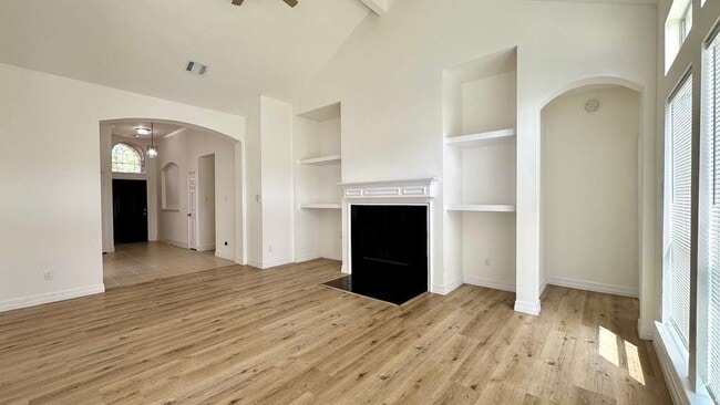 Building Photo - 7510 Golden Thistle Ln