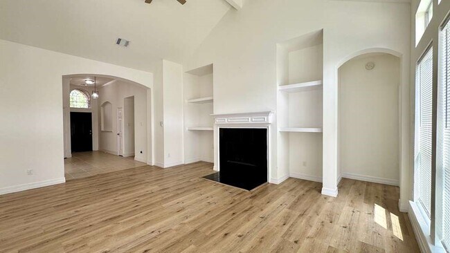 Foto del edificio - 7510 Golden Thistle Ln