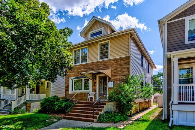 3-flat on residential street - 5837 W Peterson Ave