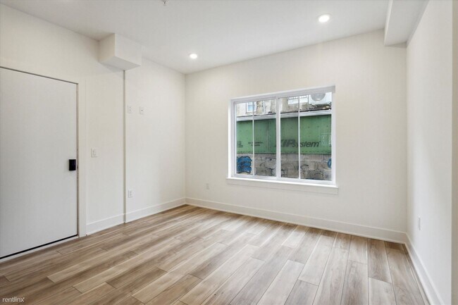 Foto del edificio - 2 br, 2 bath Duplex - 2430 WATERLOO ST Unit A