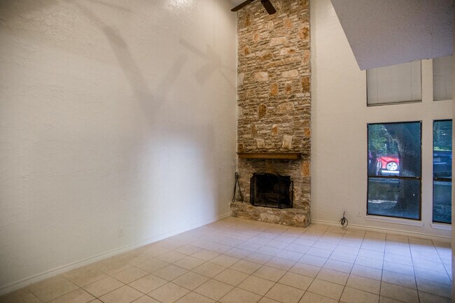 Foto del edificio - 813 Ranch Rd 12
