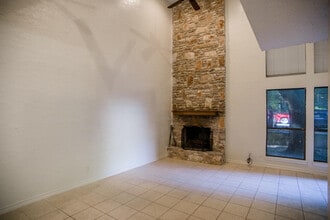 Building Photo - 813 Ranch Rd 12
