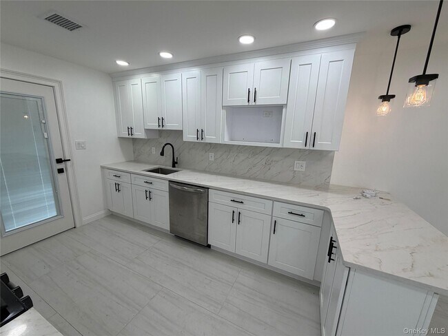Foto del edificio - 58 Amherst Ln