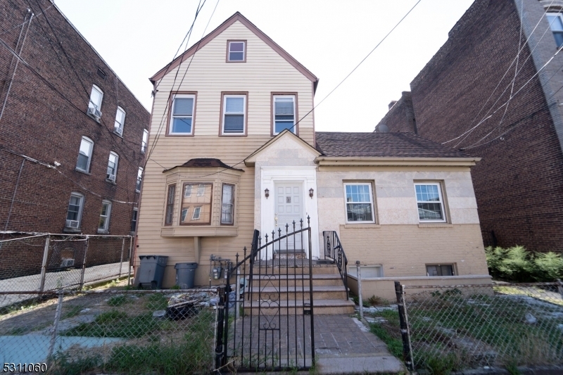Primary Photo - 528 E Jersey St