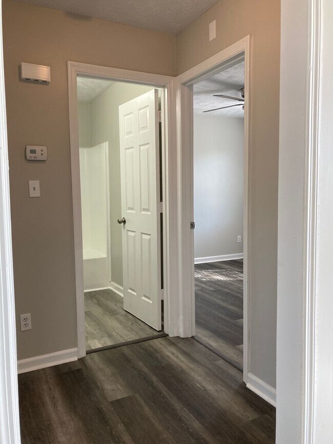 Building Photo - Newly Remodeled 3 br/2 bath Ranch Home! Minutes from Ft. Bragg, Downtown Fayetteville.