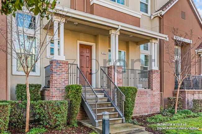Building Photo - 1052 Green St