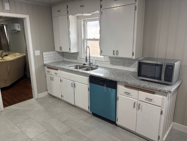 Foto del edificio - 3307 E 15th St