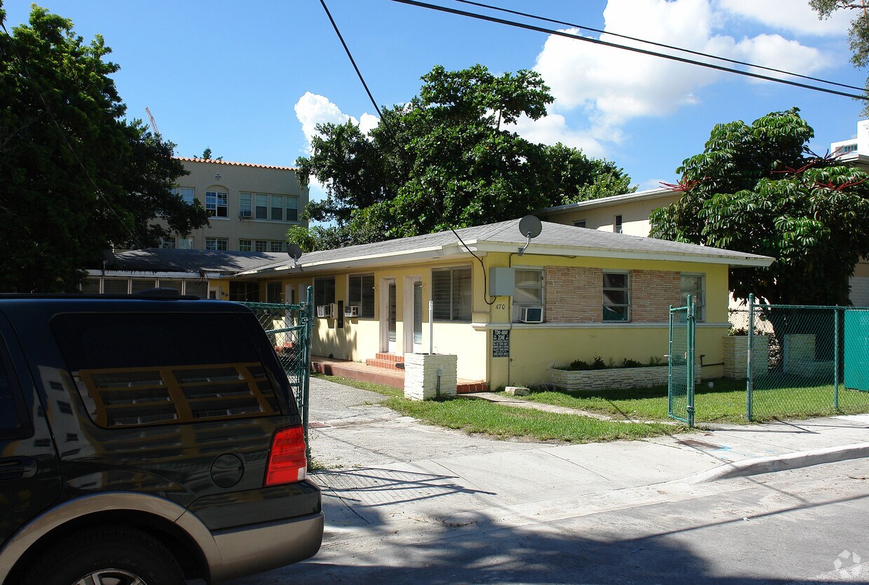 Building Photo - 470 NE 25th St