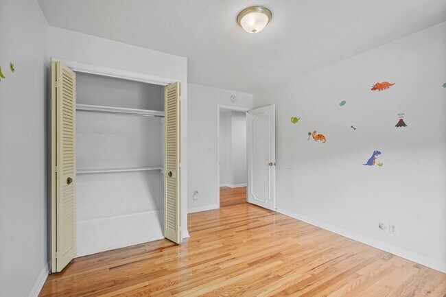 Foto del edificio - 300 Murray Hill Rd