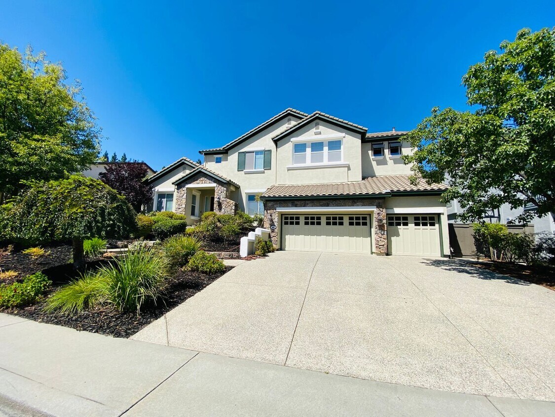Foto principal - Roseville Masterpiece in Stone Canyon Gate...